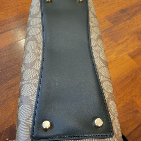 SOLD! Coach Purse! Signature Lillie Carryall in Signature Canvas - Picture 8 of 9